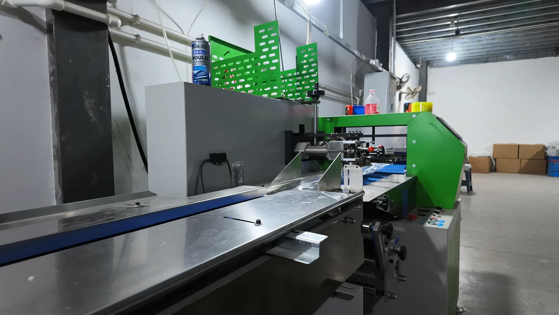 Automated packing line - conveyor and shrink wrapper